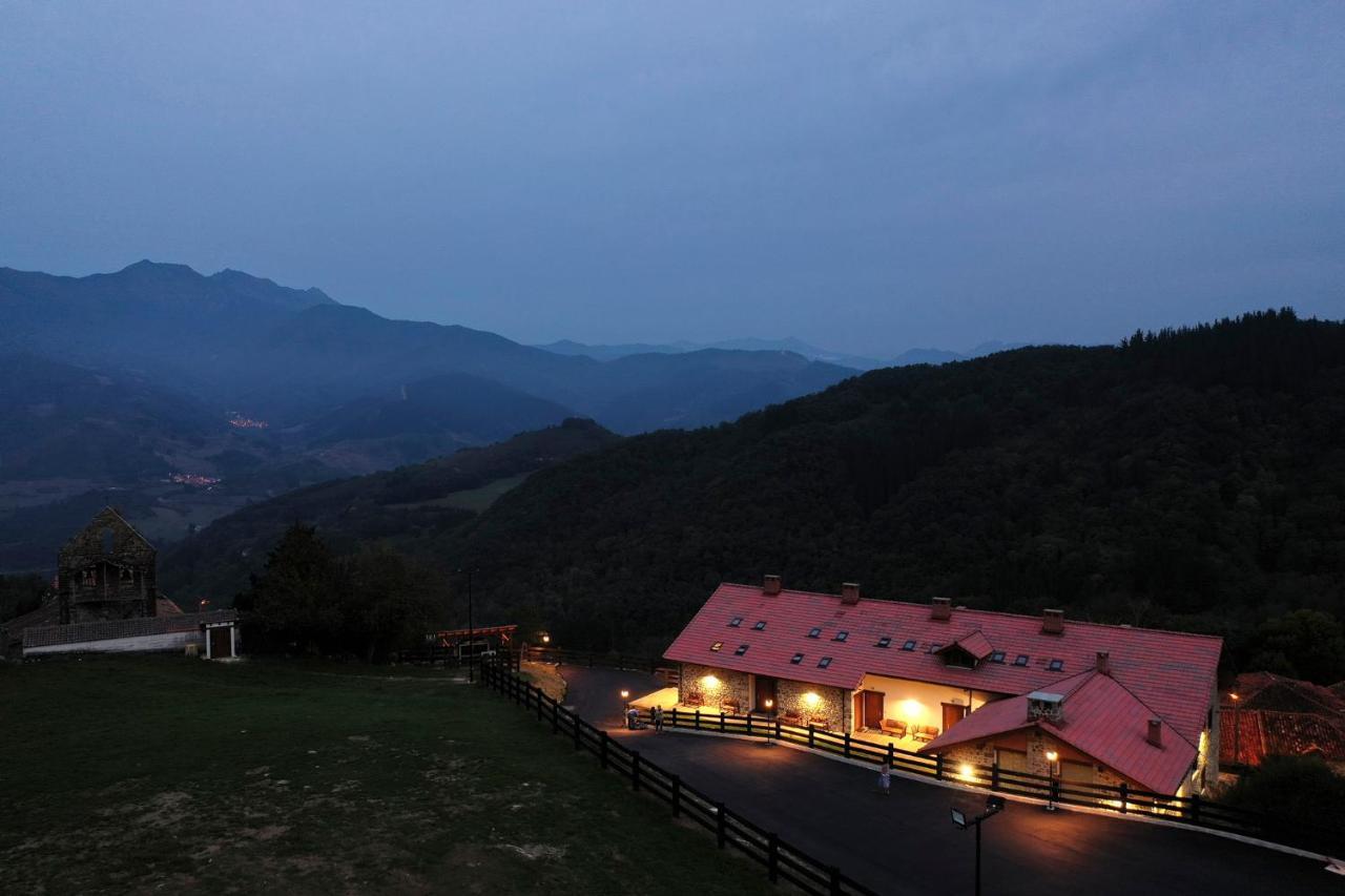 Apartamentos Los Picos De Europa Colio Dış mekan fotoğraf